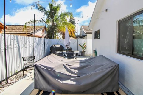 House in Miami Lakes, Florida 3 bedrooms, 138.05 sq.m. № 2009785 - photo 18