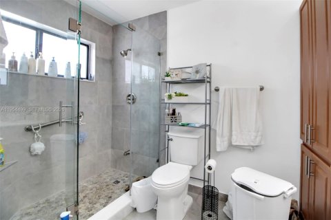 House in Miami Lakes, Florida 3 bedrooms, 138.05 sq.m. № 2009785 - photo 17