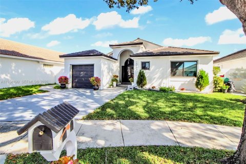 House in Miami Lakes, Florida 3 bedrooms, 138.05 sq.m. № 2009785 - photo 6