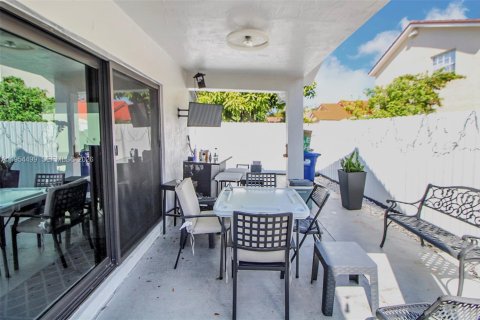 House in Miami Lakes, Florida 3 bedrooms, 138.05 sq.m. № 2009785 - photo 19