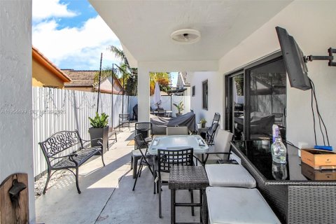 House in Miami Lakes, Florida 3 bedrooms, 138.05 sq.m. № 2009785 - photo 21