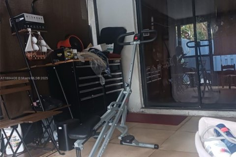 Townhouse in Miramar, Florida 2 bedrooms, 97.55 sq.m. № 1931142 - photo 13