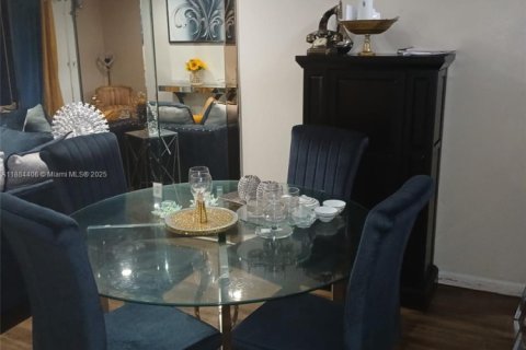 Townhouse in Miramar, Florida 2 bedrooms, 97.55 sq.m. № 1931142 - photo 6