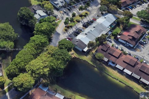 Townhouse in Miramar, Florida 2 bedrooms, 97.55 sq.m. № 1931142 - photo 15