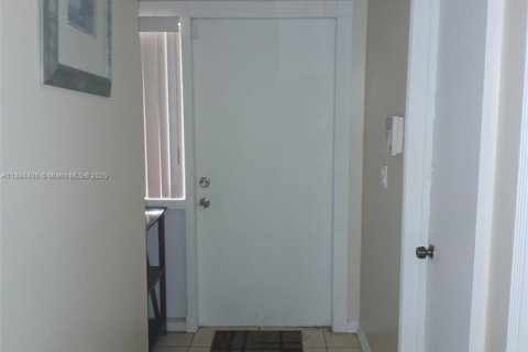 Townhouse in Miramar, Florida 2 bedrooms, 97.55 sq.m. № 1931142 - photo 2