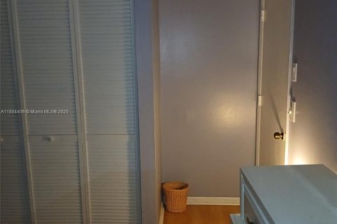 Townhouse in Miramar, Florida 2 bedrooms, 97.55 sq.m. № 1931142 - photo 12