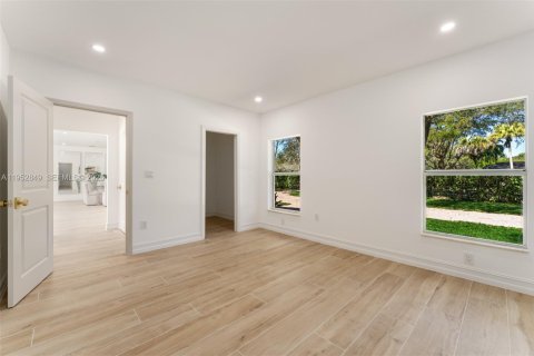 Villa ou maison à vendre à Pinecrest, Floride: 4 chambres, 286.42 m2 № 2020079 - photo 14