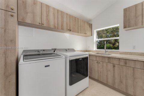 Villa ou maison à vendre à Pinecrest, Floride: 4 chambres, 286.42 m2 № 2020079 - photo 21