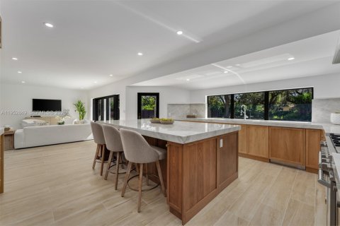 Villa ou maison à vendre à Pinecrest, Floride: 4 chambres, 286.42 m2 № 2020079 - photo 8