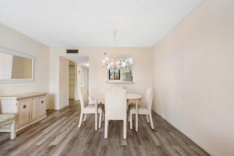 Condo in Stuart, Florida, 2 bedrooms № 2243658 - photo 22