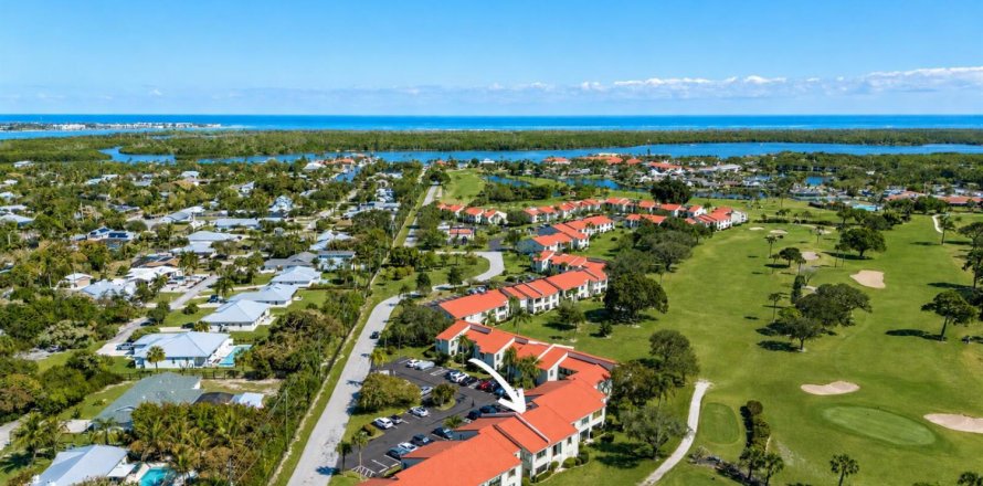 Condo in Stuart, Florida, 2 bedrooms № 2243658