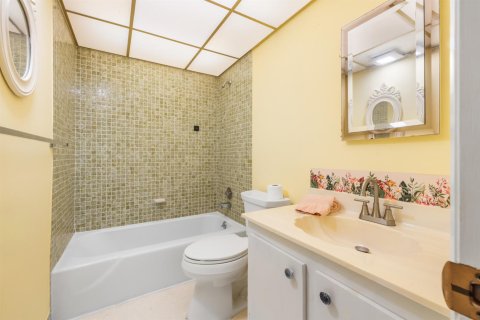 Condo in Stuart, Florida, 2 bedrooms № 2243658 - photo 19