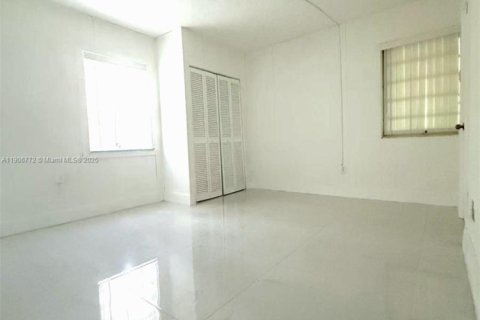 Villa ou maison à louer à Miami, Floride: 3 chambres, 249.16 m2 № 1964012 - photo 4