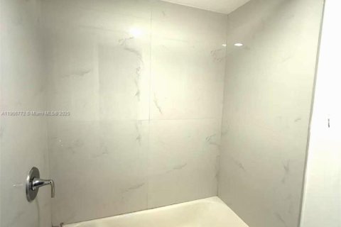 Villa ou maison à louer à Miami, Floride: 3 chambres, 249.16 m2 № 1964012 - photo 3