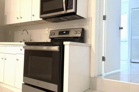 Villa ou maison à louer à Miami, Floride: 3 chambres, 249.16 m2 № 1964012 - photo 6