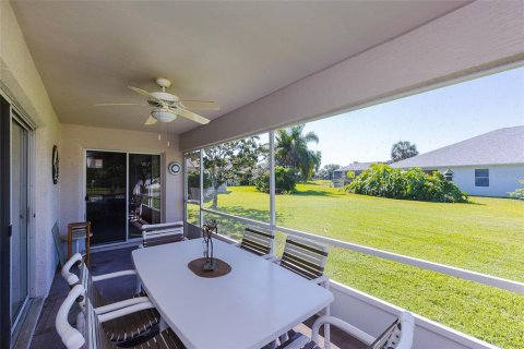 House in New Smyrna Beach, Florida 3 bedrooms, 154.87 sq.m. № 1642403 - photo 2