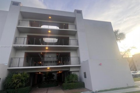 Condominio en alquiler en Miami, Florida, 3 dormitorios № 1944585 - foto 13