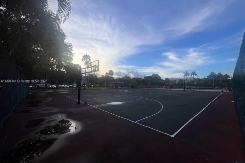 Condominio en alquiler en Miami, Florida, 3 dormitorios № 1944585 - foto 3