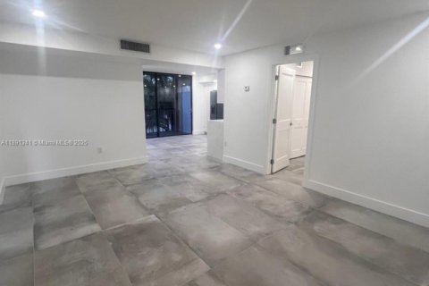 Condominio en alquiler en Miami, Florida, 3 dormitorios № 1944585 - foto 5