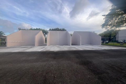 Condominio en alquiler en Miami, Florida, 3 dormitorios № 1944585 - foto 15