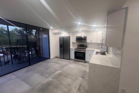 Condominio en alquiler en Miami, Florida, 3 dormitorios № 1944585 - foto 4