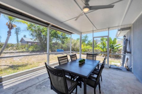House in Port Charlotte, Florida 4 bedrooms, 132.57 sq.m. № 1735578 - photo 15
