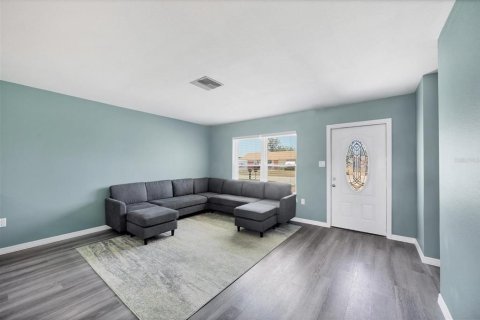 House in Port Charlotte, Florida 4 bedrooms, 132.57 sq.m. № 1735578 - photo 3