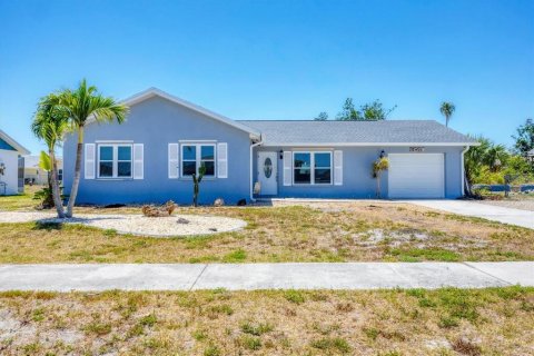 House in Port Charlotte, Florida 4 bedrooms, 132.57 sq.m. № 1735578 - photo 1