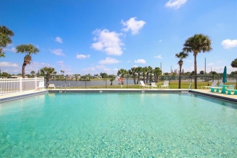 House in Port Charlotte, Florida 4 bedrooms, 132.57 sq.m. № 1735578 - photo 21
