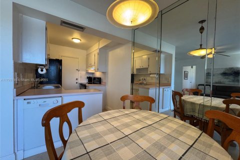 Condo in Hollywood, Florida, 1 bedroom  № 1683888 - photo 6