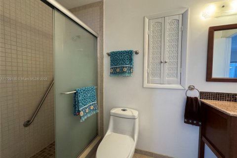 Condo in Hollywood, Florida, 1 bedroom  № 1683888 - photo 19