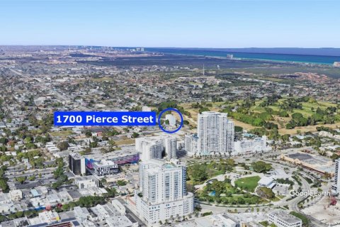 Condo in Hollywood, Florida, 1 bedroom  № 1683888 - photo 27