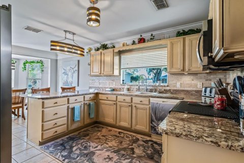 House in The Villages, Florida 3 bedrooms, 172.24 sq.m. № 2238186 - photo 9