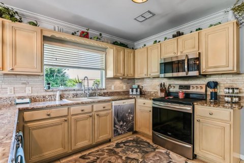 House in The Villages, Florida 3 bedrooms, 172.24 sq.m. № 2238186 - photo 12
