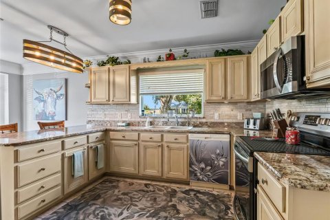 House in The Villages, Florida 3 bedrooms, 172.24 sq.m. № 2238186 - photo 10