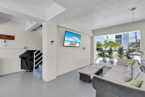 House in Islamorada, Village of Islands, Florida 3 bedrooms, 220.55 sq.m. № 1890562 - photo 23