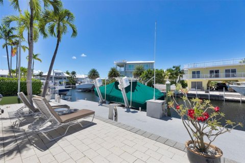 House in Islamorada, Village of Islands, Florida 3 bedrooms, 220.55 sq.m. № 1890562 - photo 17