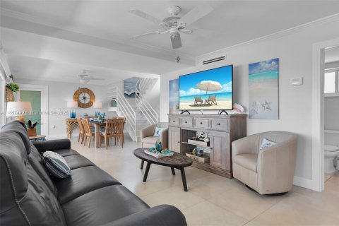 House in Islamorada, Village of Islands, Florida 3 bedrooms, 220.55 sq.m. № 1890562 - photo 30