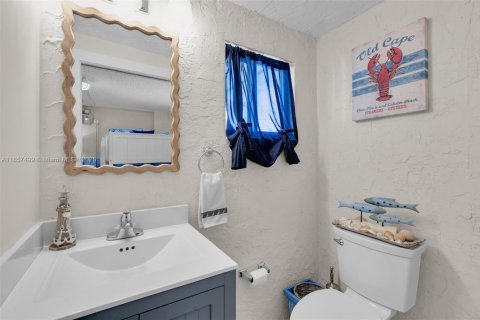 House in Islamorada, Village of Islands, Florida 3 bedrooms, 220.55 sq.m. № 1890562 - photo 20