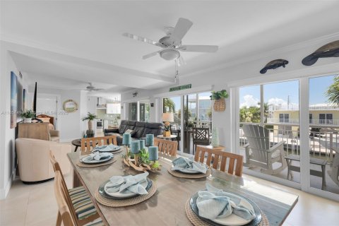 House in Islamorada, Village of Islands, Florida 3 bedrooms, 220.55 sq.m. № 1890562 - photo 26