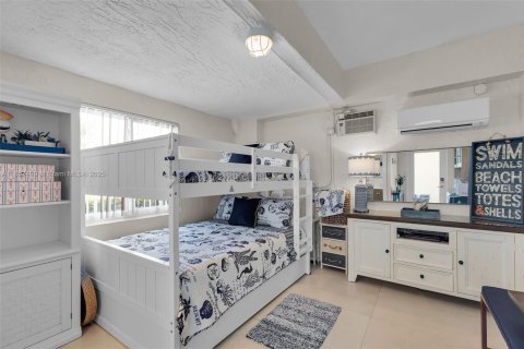 House in Islamorada, Village of Islands, Florida 3 bedrooms, 220.55 sq.m. № 1890562 - photo 18