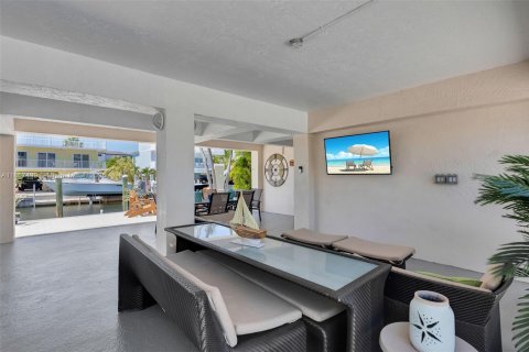 House in Islamorada, Village of Islands, Florida 3 bedrooms, 220.55 sq.m. № 1890562 - photo 16