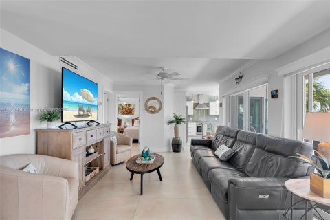 House in Islamorada, Village of Islands, Florida 3 bedrooms, 220.55 sq.m. № 1890562 - photo 27