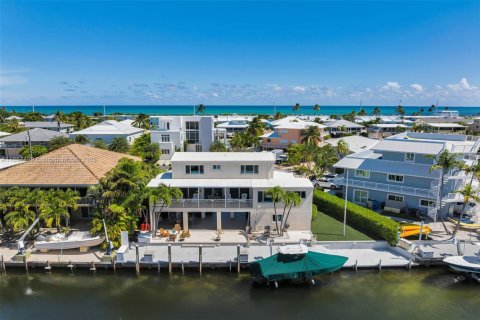 House in Islamorada, Village of Islands, Florida 3 bedrooms, 220.55 sq.m. № 1890562 - photo 8