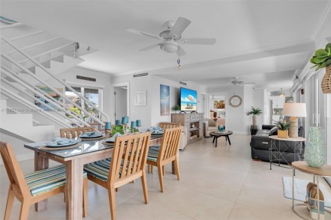 House in Islamorada, Village of Islands, Florida 3 bedrooms, 220.55 sq.m. № 1890562 - photo 25