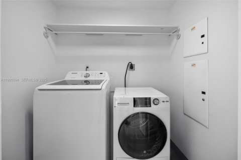 Copropriété à vendre à Miami, Floride: 2 chambres, 140.1 m2 № 1991730 - photo 23