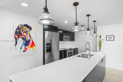Copropriété à vendre à Miami, Floride: 2 chambres, 140.1 m2 № 1991730 - photo 9