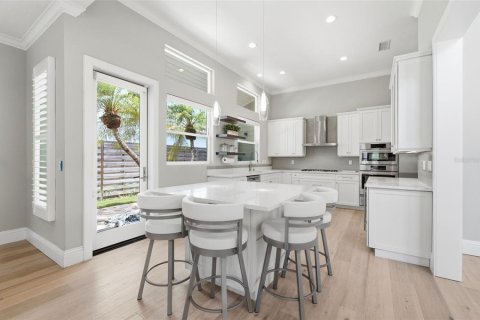 Villa ou maison à vendre à Sarasota, Floride: 4 chambres, 335.66 m2 № 2277934 - photo 11