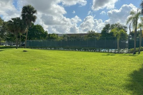 Condominio en alquiler en Hollywood, Florida, 1 dormitorio, 75.34 m2 № 1159931 - foto 1