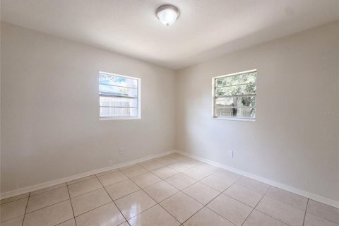 Villa ou maison à vendre à Tampa, Floride: 4 chambres, 97.08 m2 № 2402894 - photo 4
